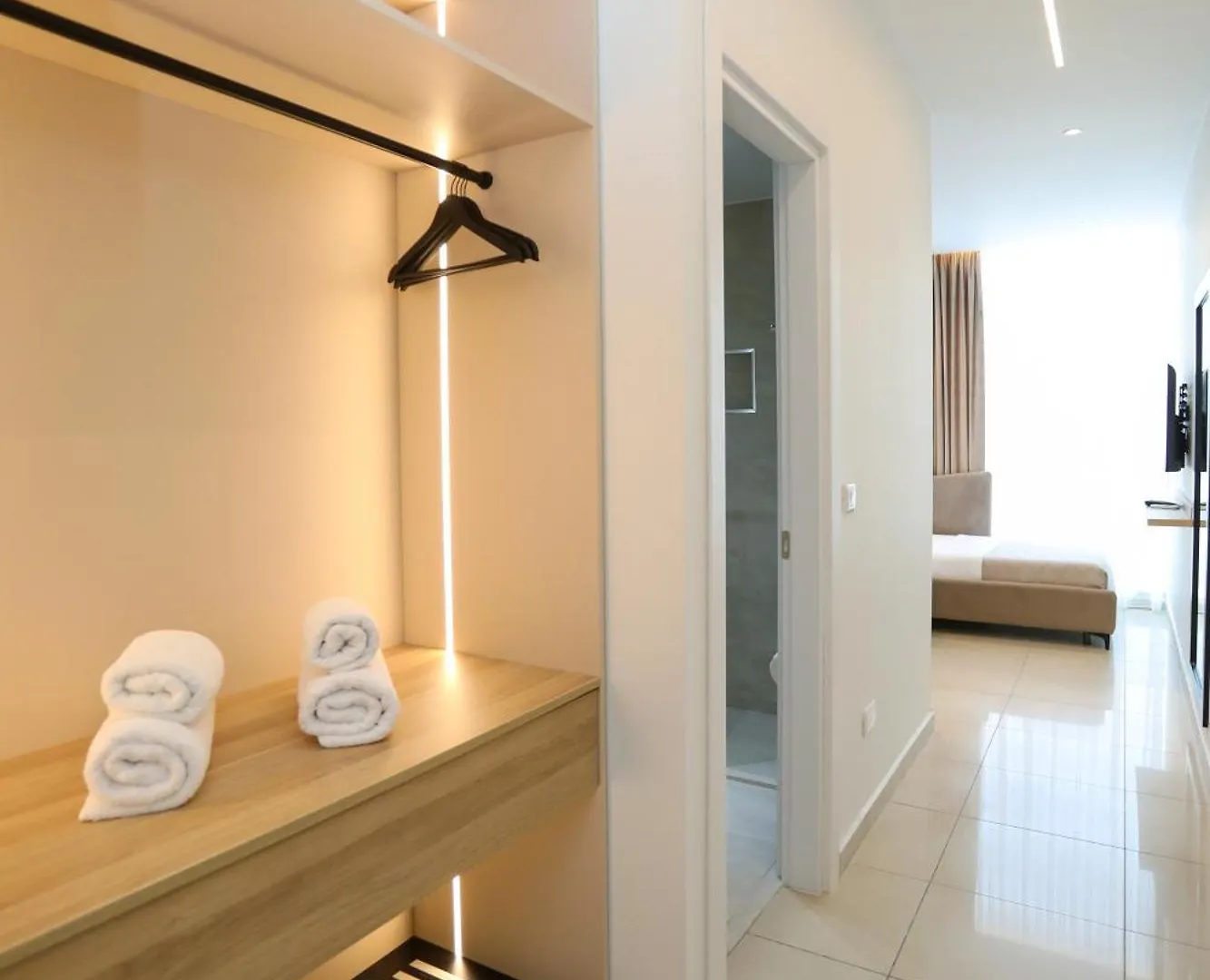 Divos Apartments Wlora Hotel apartamentowy