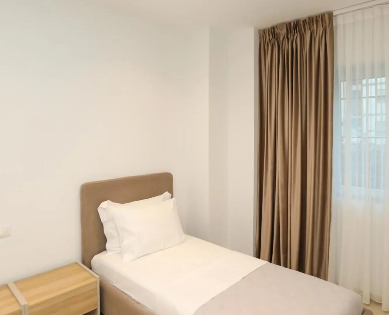 Divos Apartments Wlora Hotel apartamentowy